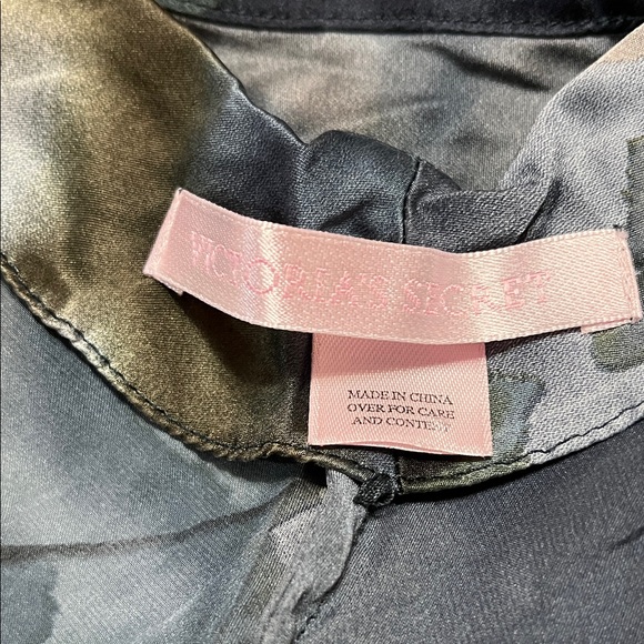 Elegant Watercolor Satin Dress - Picture 5 of 5